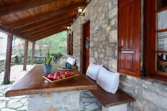 Mariolata Stone House Villa Lilaia ภายนอก รูปภาพ