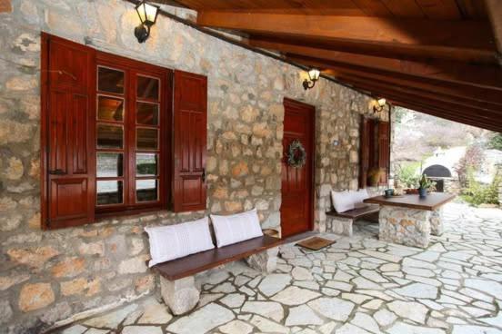Mariolata Stone House Villa Lilaia ภายนอก รูปภาพ