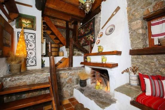 Mariolata Stone House Villa Lilaia ภายนอก รูปภาพ