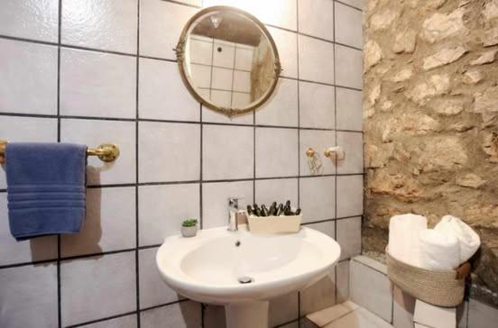 Mariolata Stone House Villa Lilaia ภายนอก รูปภาพ